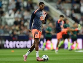 راشفورد ورافينيا يقودان هجوم برشلونة أمام أوفييدو بالدوري الإسباني