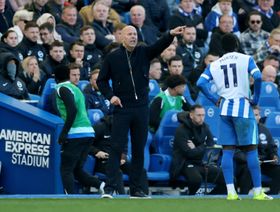 سلوت مهدد بالإقالة من ليفربول بسبب 100 مليون جنيه إسترليني