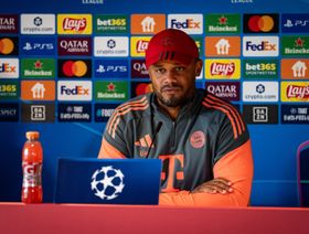 كومباني يفكر في إمكانية الدفع بجاكسون أمام تشيلسي