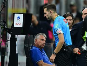 مباراة ميلان وبولونيا شهدت "خطأ فادحاً" من حكم الـ"فار"