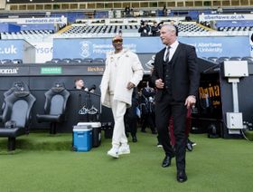 مودريتش وسنوب دوغ يتواجدان في ملعب سوانزي سيتي.. ما السبب؟