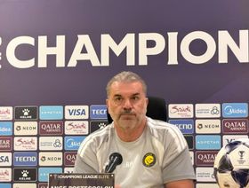 بوستيكوغلو يشيد بجواو فيليكس ويتحدى غيابات النصر