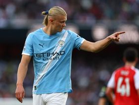 هالاند يواصل فرض هيمنته في ملاعب لندن بالهدف رقم 20