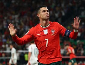 مدرب البرتغال يتغنى برونالدو ويرفض الحديث عن كأس العالم 2026