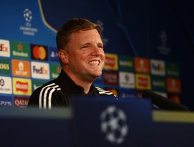 مدرب نيوكاسل: مواجهة برشلونة لحظة ساحرة وتاريخية