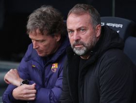 هانزي فليك سعيد بالصلابة الدفاعية أكثر من رباعية برشلونة في كامب نو