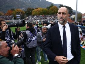 الجدل يتواصل بين تودور وفابريغاس بعد سقوط يوفنتوس في كومو