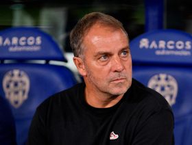 قرار فليك المفاجئ يتسبب في "صدمة" لإدارة برشلونة