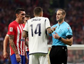 سابقة تاريخية لحكام "الفار" في ديربي أتلتيكو مدريد وريال مدريد