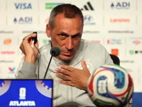 دونيس واثق في نجاحه مع المنتخب السعودي ويحذر وسائل الإعلام
