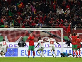 شاهد.. لاعبو المغرب يغادرون الملعب وسط صيحات استهجان