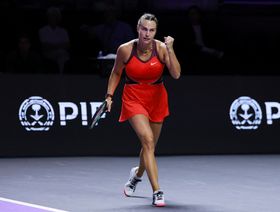 أرينا سابالينكا تسحق جاسمين باوليني في البطولة الختامية بالرياض