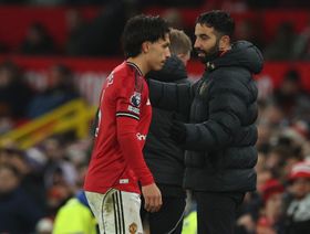 لماذا اشتبك روبن أموريم مع لاعب في مانشستر يونايتد قبل رحيله؟