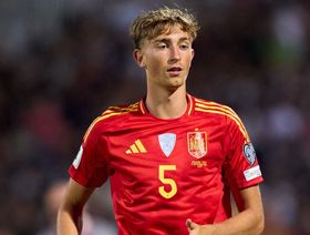 استبعاد دين هويسن من قائمة إسبانيا قبل مواجهة تركيا بتصفيات المونديال