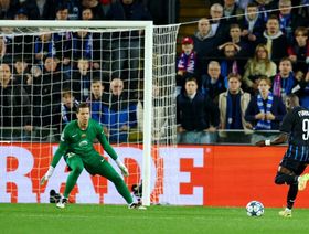 ليلة للنسيان لحارس برشلونة تشيزني كادت تنتهي بكارثة