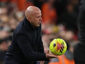 سلوت يشعر بخيبة أمل بعد تعادل ليفربول ويتساءل حول ركلة جزاء