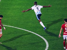 شاهد.. بيراميدز يكتسح الأهلي ويُبعده عن صراع لقب الدوري المصري