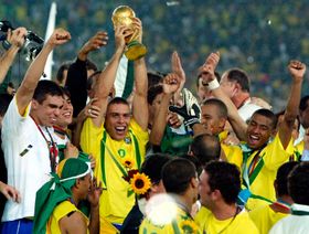 لاعب ألماني سيقص شعره على طريقة البرازيلي رونالدو في هذه الحالة