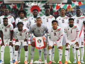 السودان يتعافى ويهزم غينيا الاستوائية بنيران صديقة في كأس أمم إفريقيا