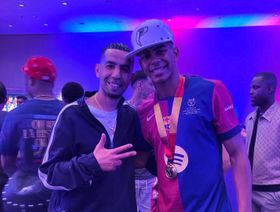 "استفزازات" والد لامين يامال تغضب جمهور بيتيس أمام برشلونة