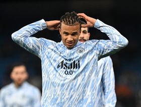 برشلونة يراقب مدافع مانشستر سيتي