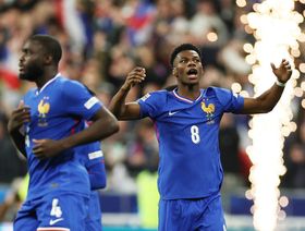 تشواميني يدعم ديشان: ليس مدرباً غبياً.. وسان جيرمان يبحث عن مصلحته