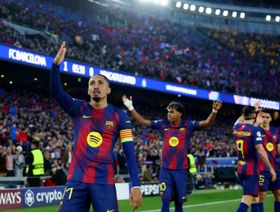 شاهد.. رافينيا يقود برشلونة لافتراس نيوكاسل وبلوغ ربع نهائي دوري الأبطال