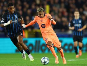 شاهد.. كلوب بروج يستغل ثغرات برشلونة ويتقدم في الشوط الأول