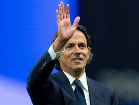 سيموني إنزاغي يشكو أخطاء الهلال والبطاقات الحمراء والبدايات