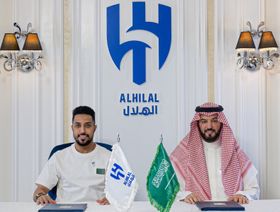 الهلال يجدد عقد القائد سالم الدوسري حتى 2027