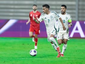 هل عوقب بسبب وجبة؟ المنتخب السعودي يشير لمخالفة متكررة من مصعب الجوير