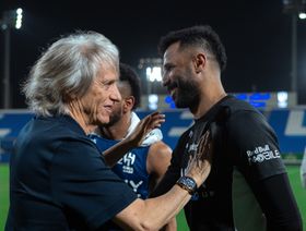 المصافحة الأخيرة.. جورجي جيسوس يودّع الهلال ولاعبيه