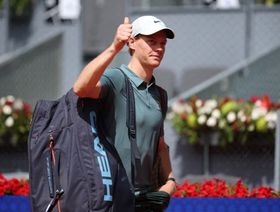 سينر يسحق نوري ويبلغ ربع النهائي في بطولة مدريد للتنس