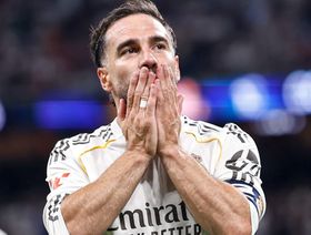 شاهد.. ممر شرفي لكارفاخال ووداع بالكراسي لألابا في فوز ريال مدريد على بلباو