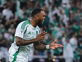 المدير الرياضي للأهلي السعودي يرد على شائعات رحيل إيفان توني