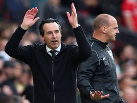 إيمري يتهم الحكم بحرمان أستون فيلا من اللعب في دوري الأبطال