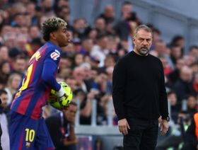 "سيخطئ وسأدافع عنه".. فليك يشرح باستفاضة قصة غضب لامين يامال