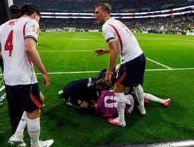 توخيل يحذر لاعبي إنجلترا من لوحات الإعلانات في كأس العالم