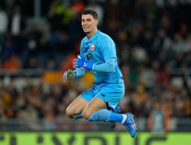 في ليلة الحارس أوزير.. هل خالف روما القانون بتغيير منفّذ ركلة الجزاء؟