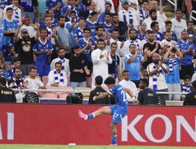 حالات إغماء وضيق تنفس بعد سقوط الهلال أمام الأهلي