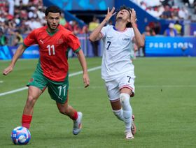 المغربي الواحدي يقترب من نادٍ كبير بالدوري الألماني