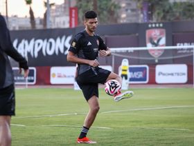 من أجل عيون "يوسف بلعمري".. الأهلي يتخلص من أشرف داري