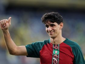 بونو يفضح مسؤول فيفا بتصرف إنساني من أجل الأطفال
