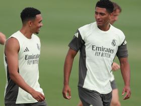 أسطورة إنجلترا يرد على توخيل ويدافع عن لاعب ريال مدريد