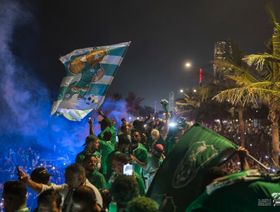 احتفالات صاخبة لجمهور الأهلي مع لاعبيه بلقب دوري آبطال آسيا