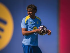 لامين يامال يحفّز جمهور برشلونة قبل مواجهة حاسمة مع نيوكاسل