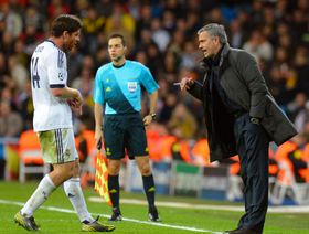 تشابي: مورينيو مهم جداً لريال مدريد ويكنّ عاطفة كبيرة له