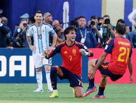 فيران توريس يكسر صمته ويلمح إلى الرحيل عن برشلونة
