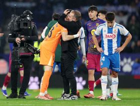 هانزي فليك: برشلونة لم يستحق الفوز وجوان غارسيا من أفضل حراس العالم