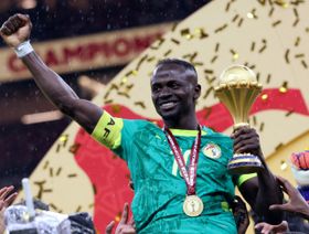 موتسيبي يزور السنغال ويلتقي رئيس البلاد في خضم أزمة كأس إفريقيا